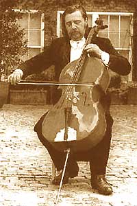 photo of Vedran Smailovic playing the cello