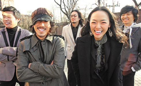 Picture of the rock band Jaurim and Tiger JK, by Duk-hoon Lee: From left, Tae-hoon Goo, Tiger JK, Sun-kyu Lee, Yoona Kim, Jin-man Kim